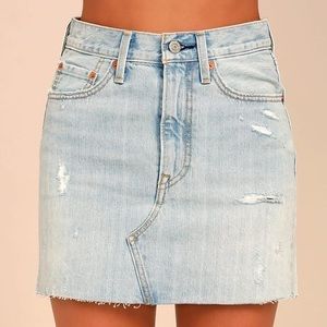 NWOT Levi’s Denim Mini Skirt